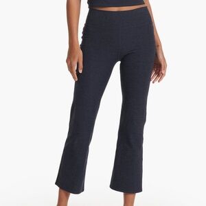 Vuori Women’s mid rise leggings (M)